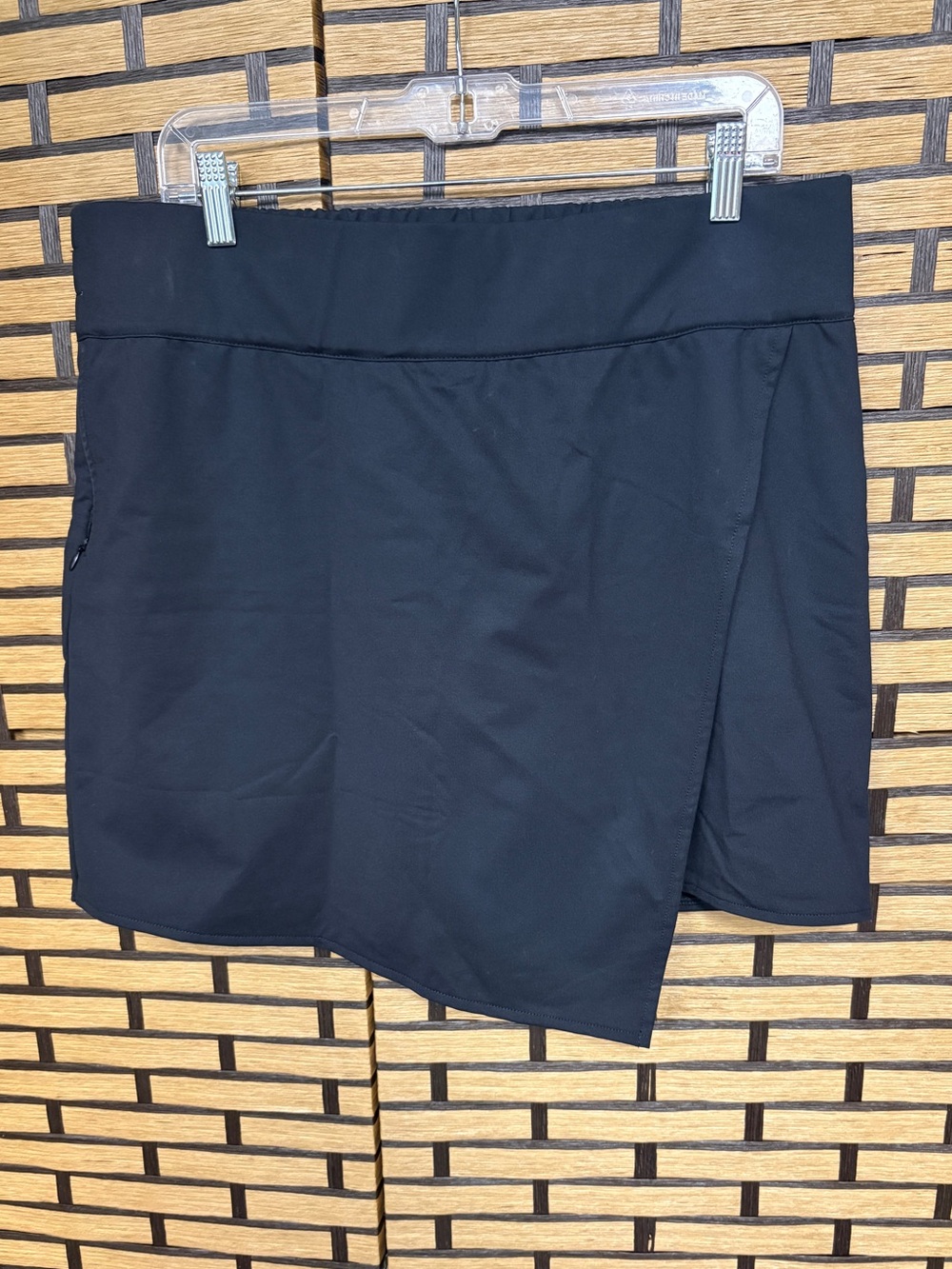 Studio park black skort size large
